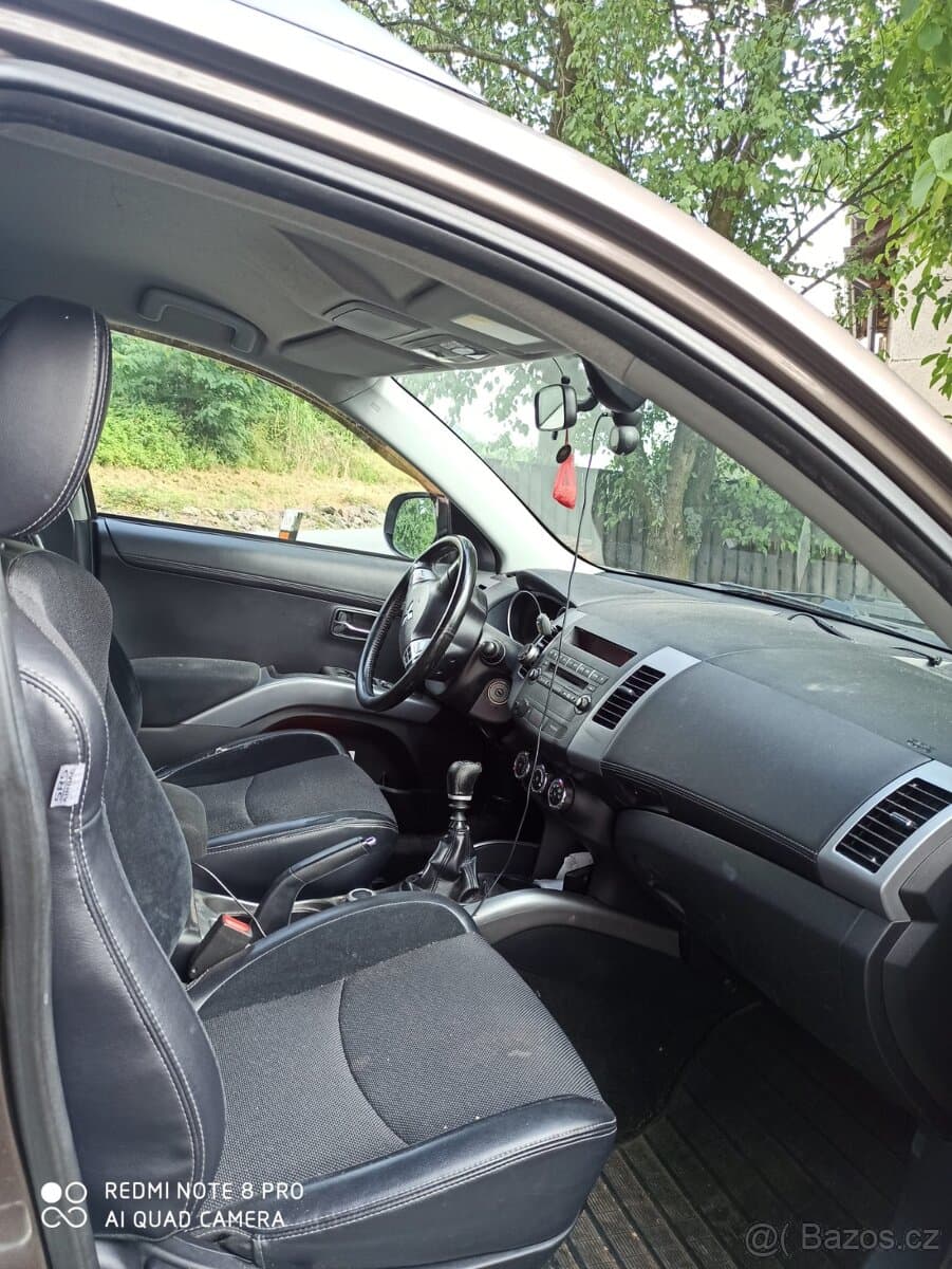 2011 Mitsubishi OUTLANDER - 9