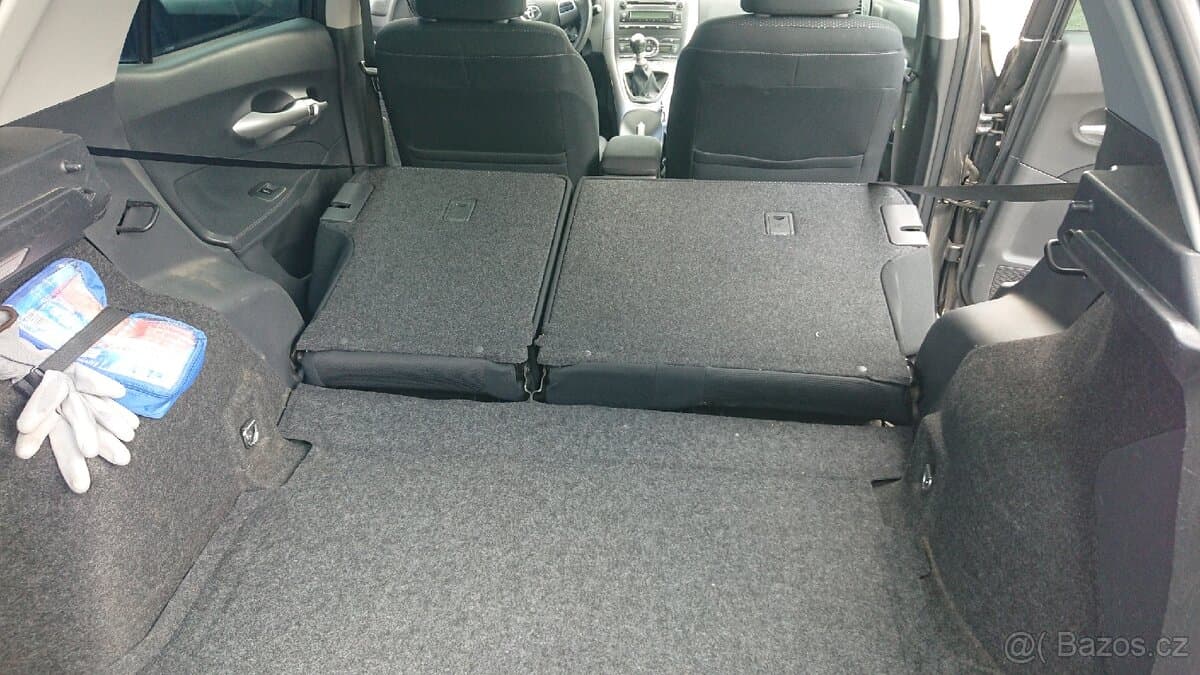2011 Toyota AURIS - 9