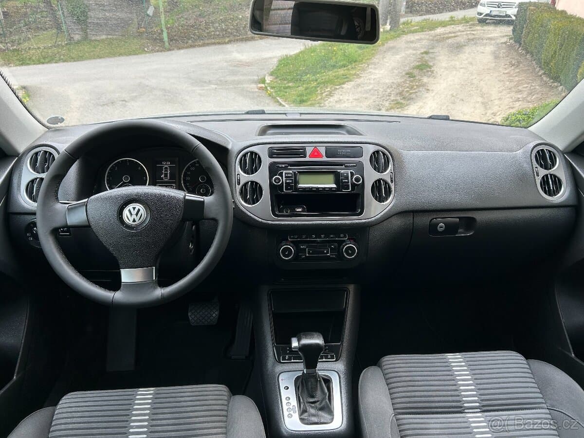2010 Volkswagen TIGUAN - 9