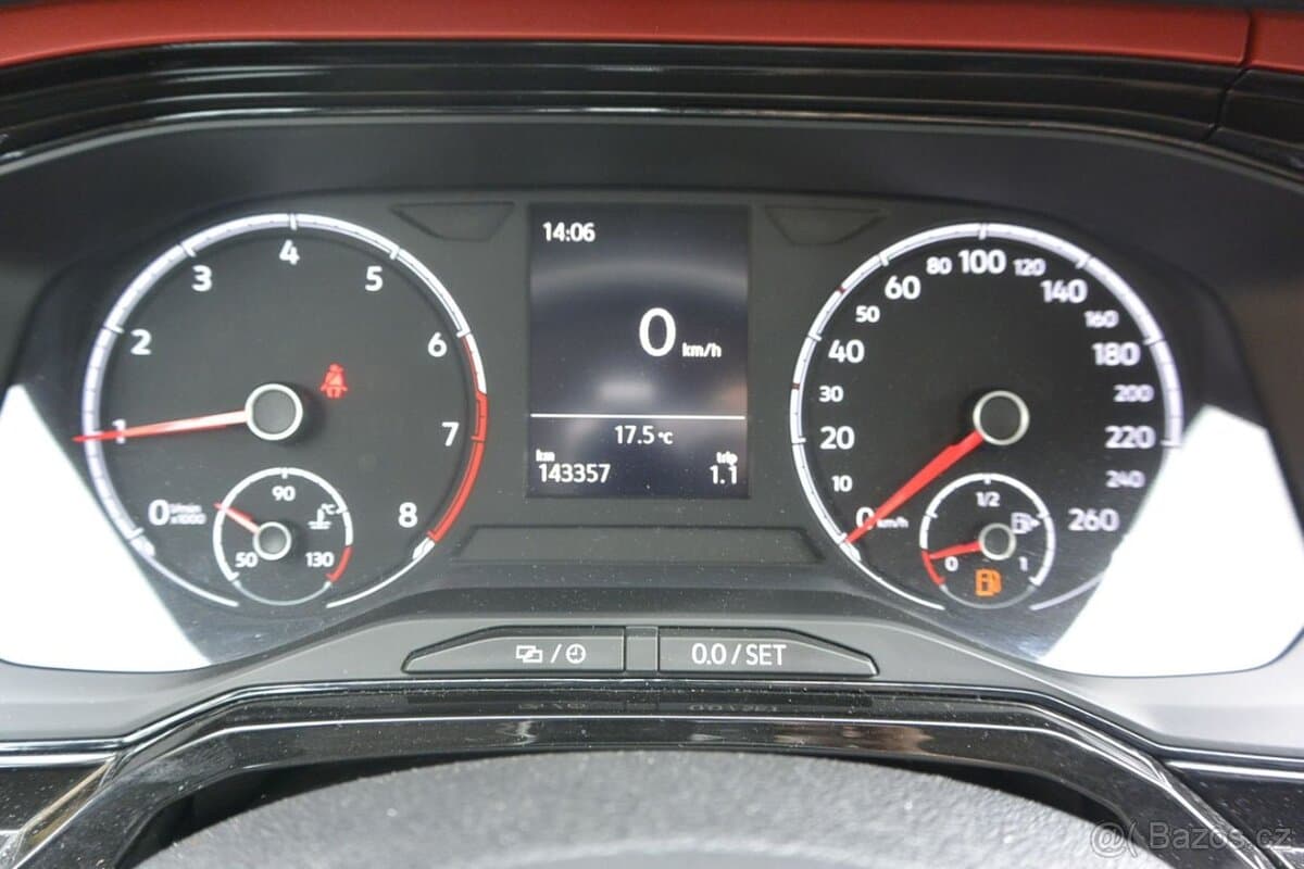 2017 Volkswagen POLO - 9