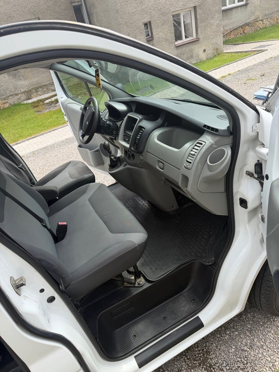2011 Renault TRAFIC - 9