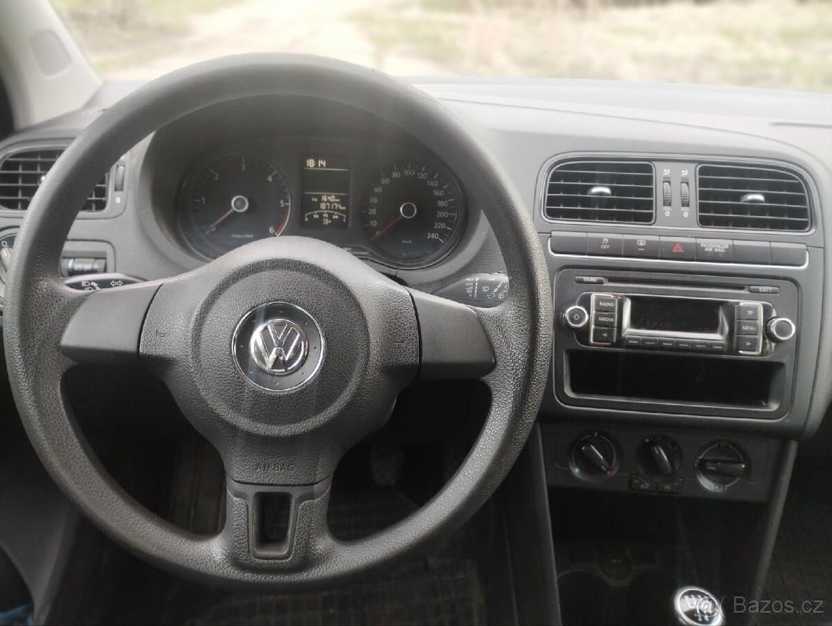 2012 Volkswagen POLO - 9