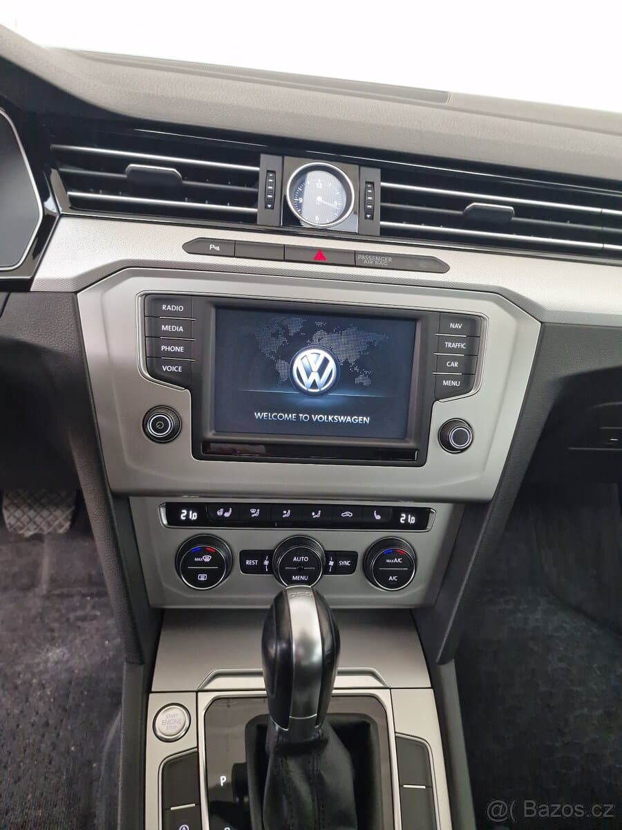 2016 Volkswagen PASSAT - 9