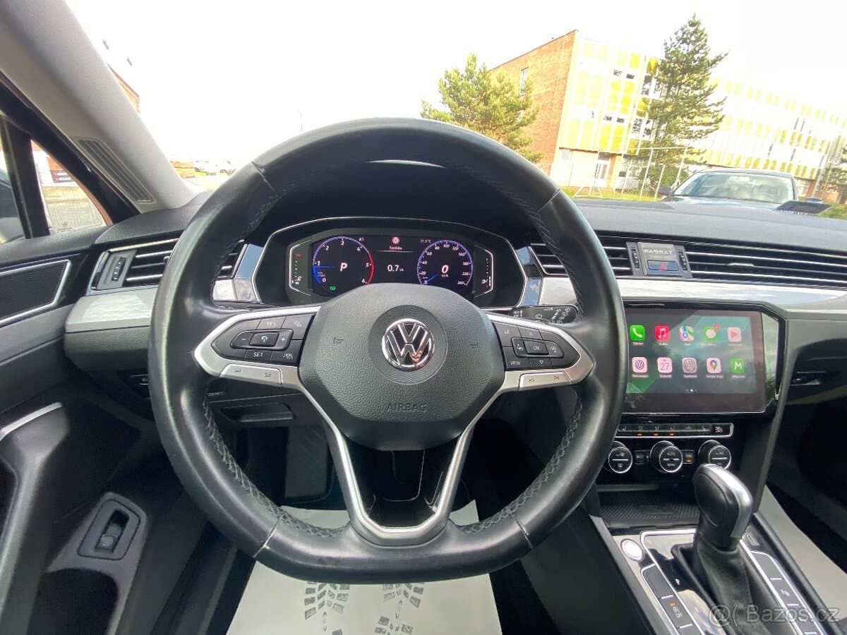 2019 Volkswagen PASSAT - 9