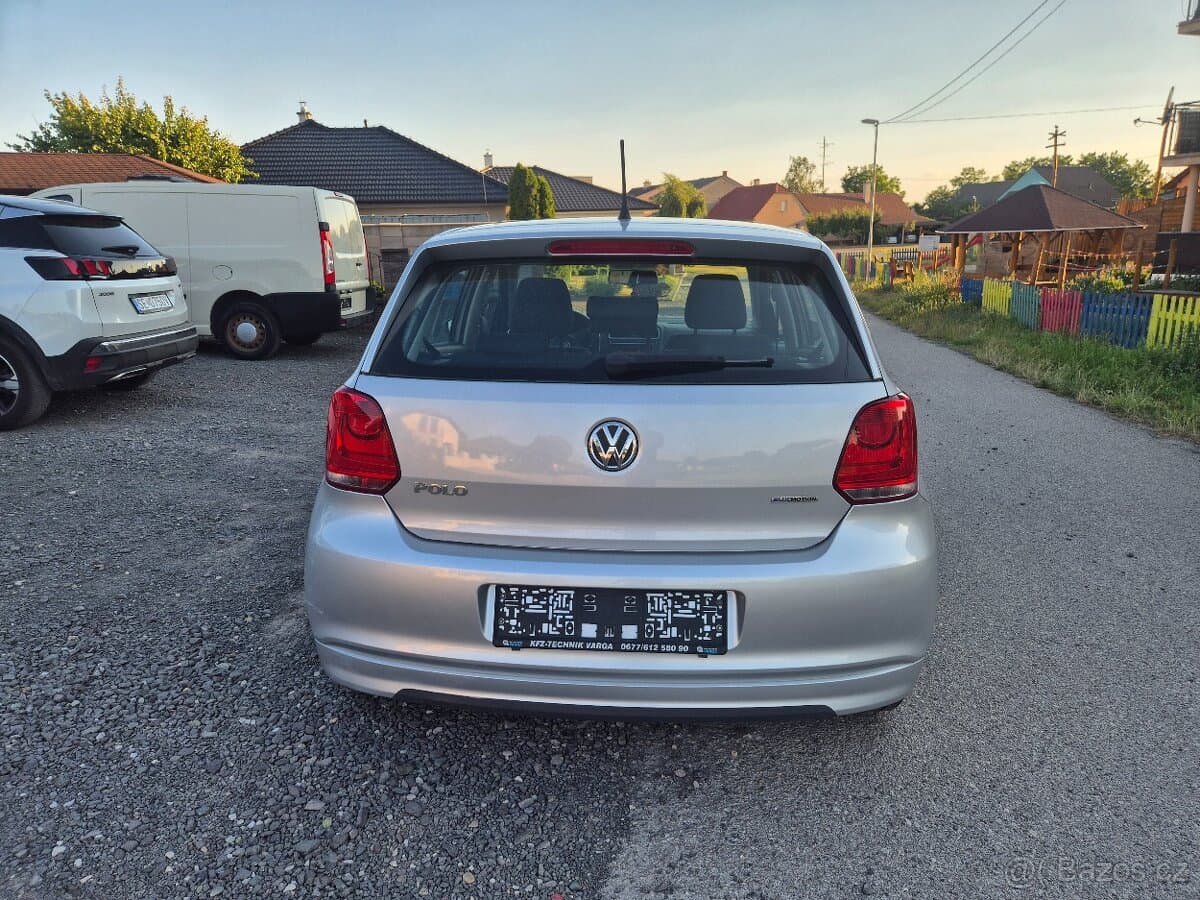 2011 Volkswagen POLO - 9