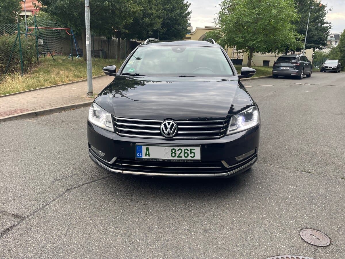 2012 Volkswagen PASSAT - 9