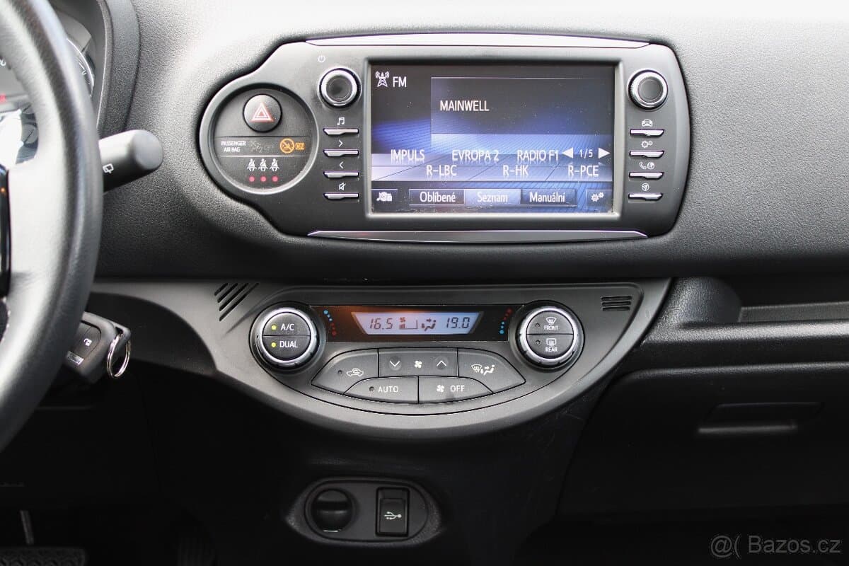 2017 Toyota YARIS - 9