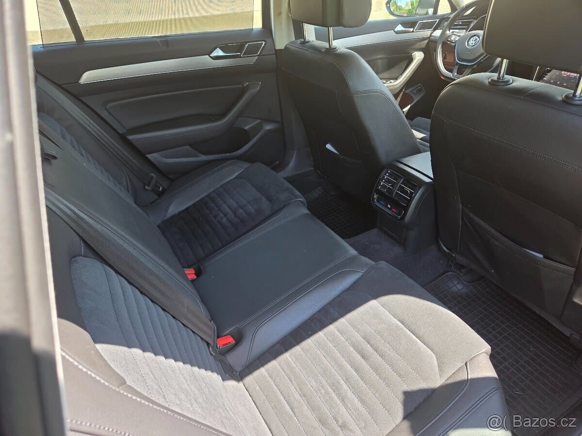 2018 Volkswagen PASSAT - 9