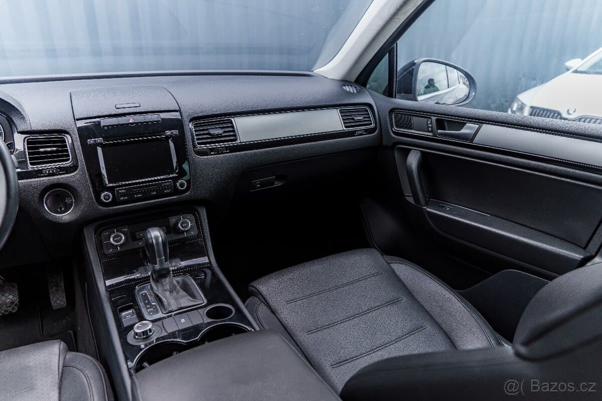 2013 Volkswagen TOUAREG - 9