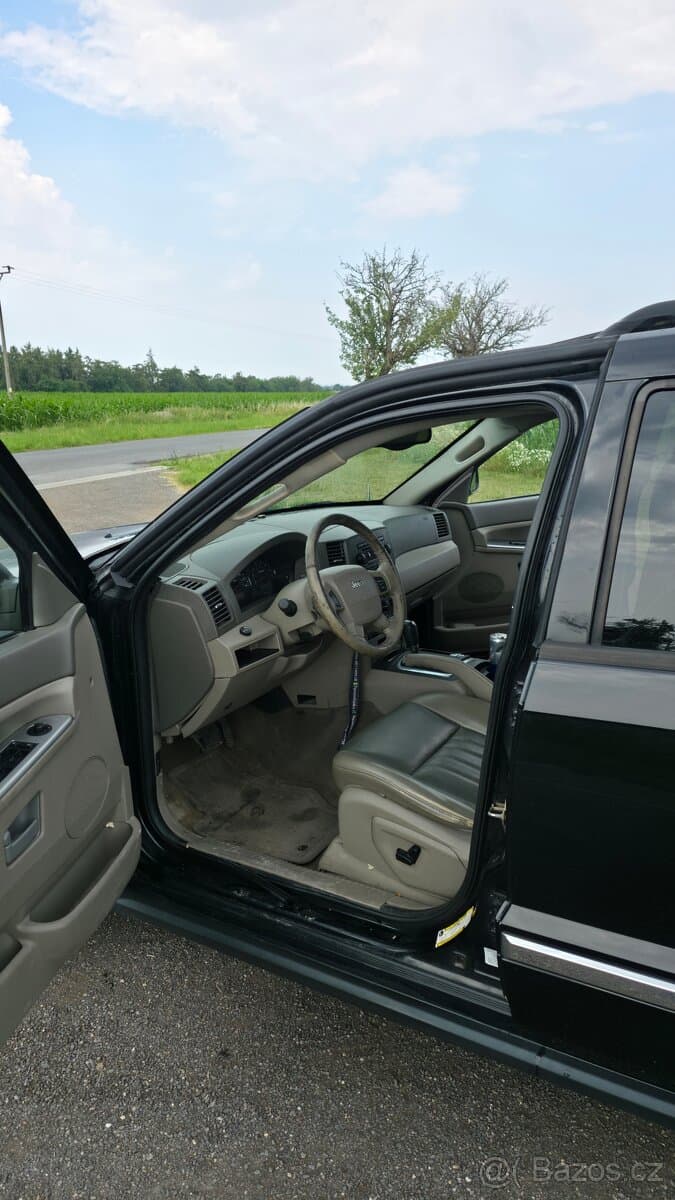 2005 Jeep CHEROKEE - 9