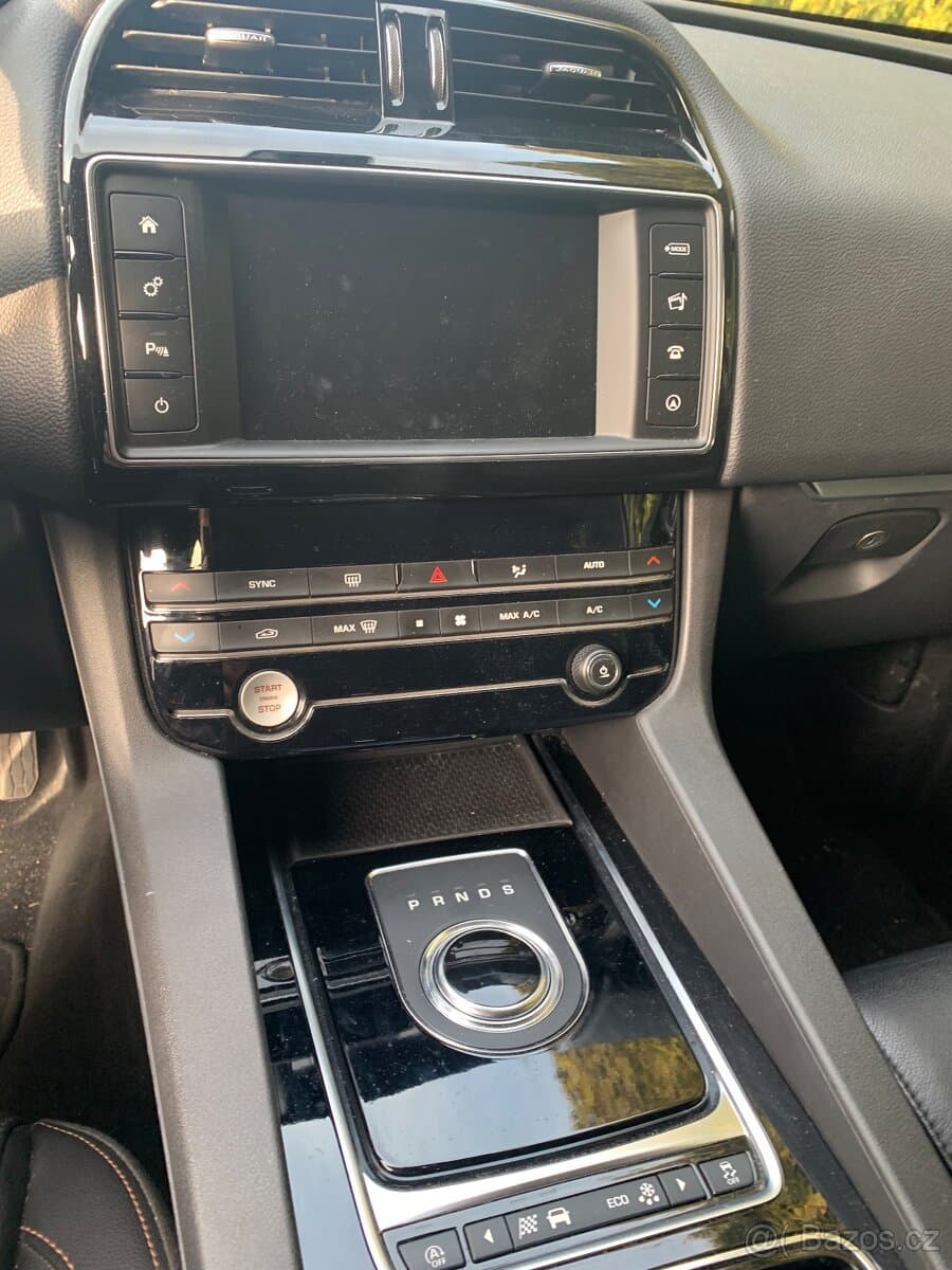 2018 Jaguar F-PACE - 9