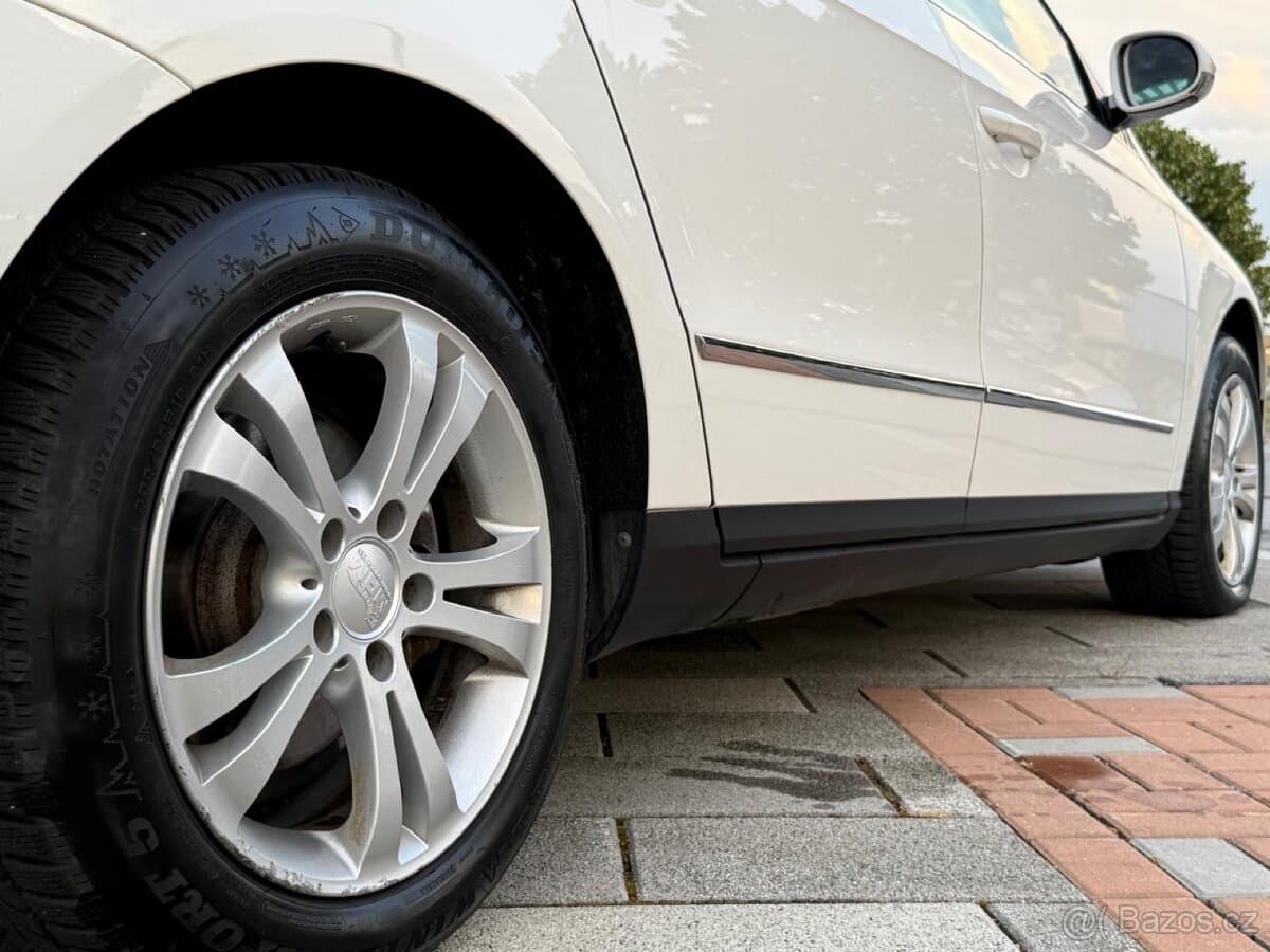 2010 Volkswagen PASSAT - 9