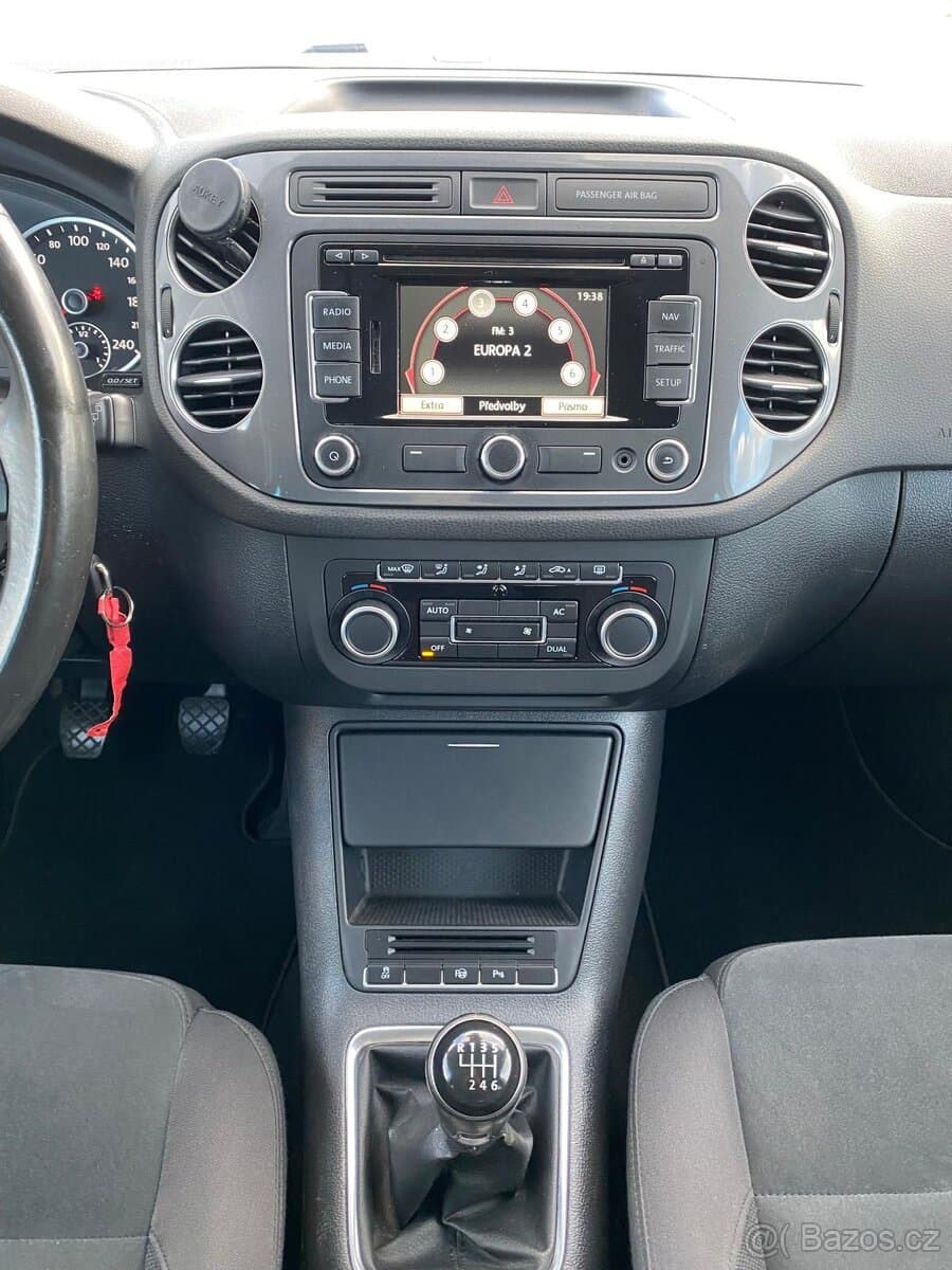 2012 Volkswagen TIGUAN - 9