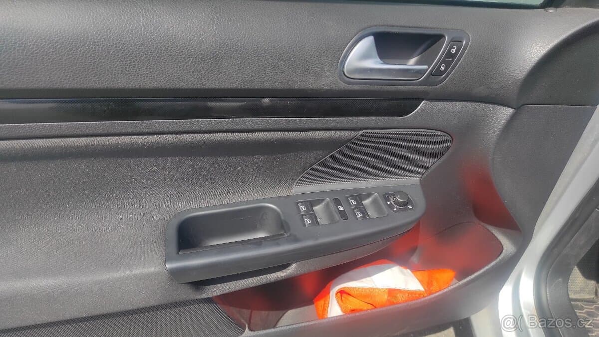 2011 Volkswagen GOLF - 9