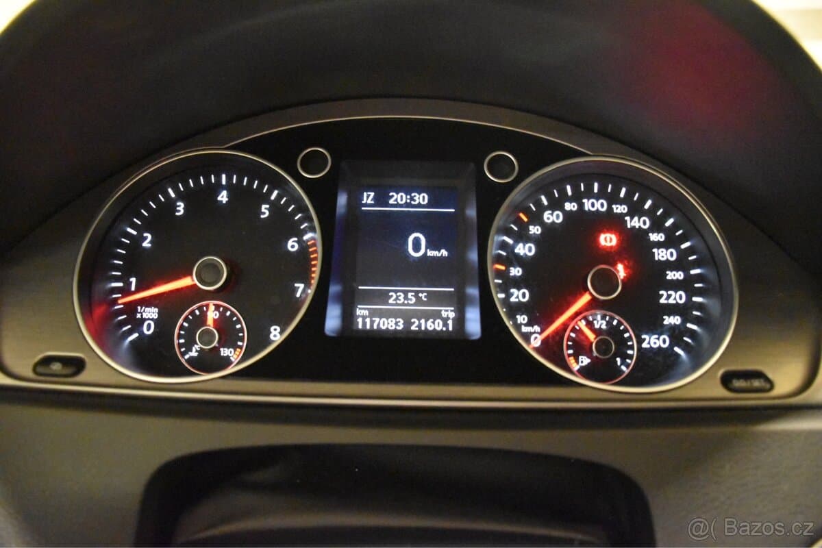 2011 Volkswagen PASSAT - 9