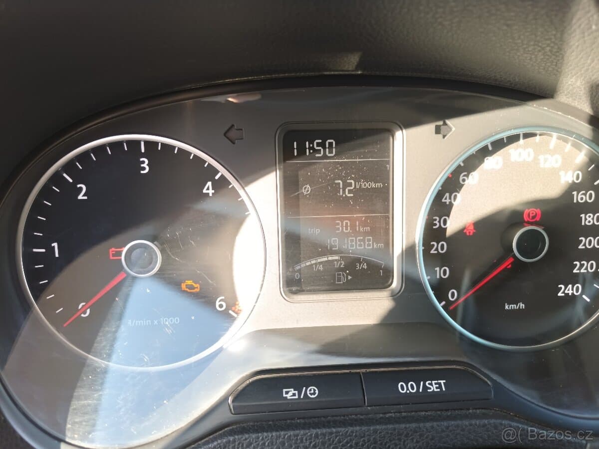 2014 Volkswagen POLO - 9