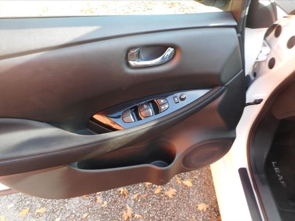 2021 Nissan LEAF - 9