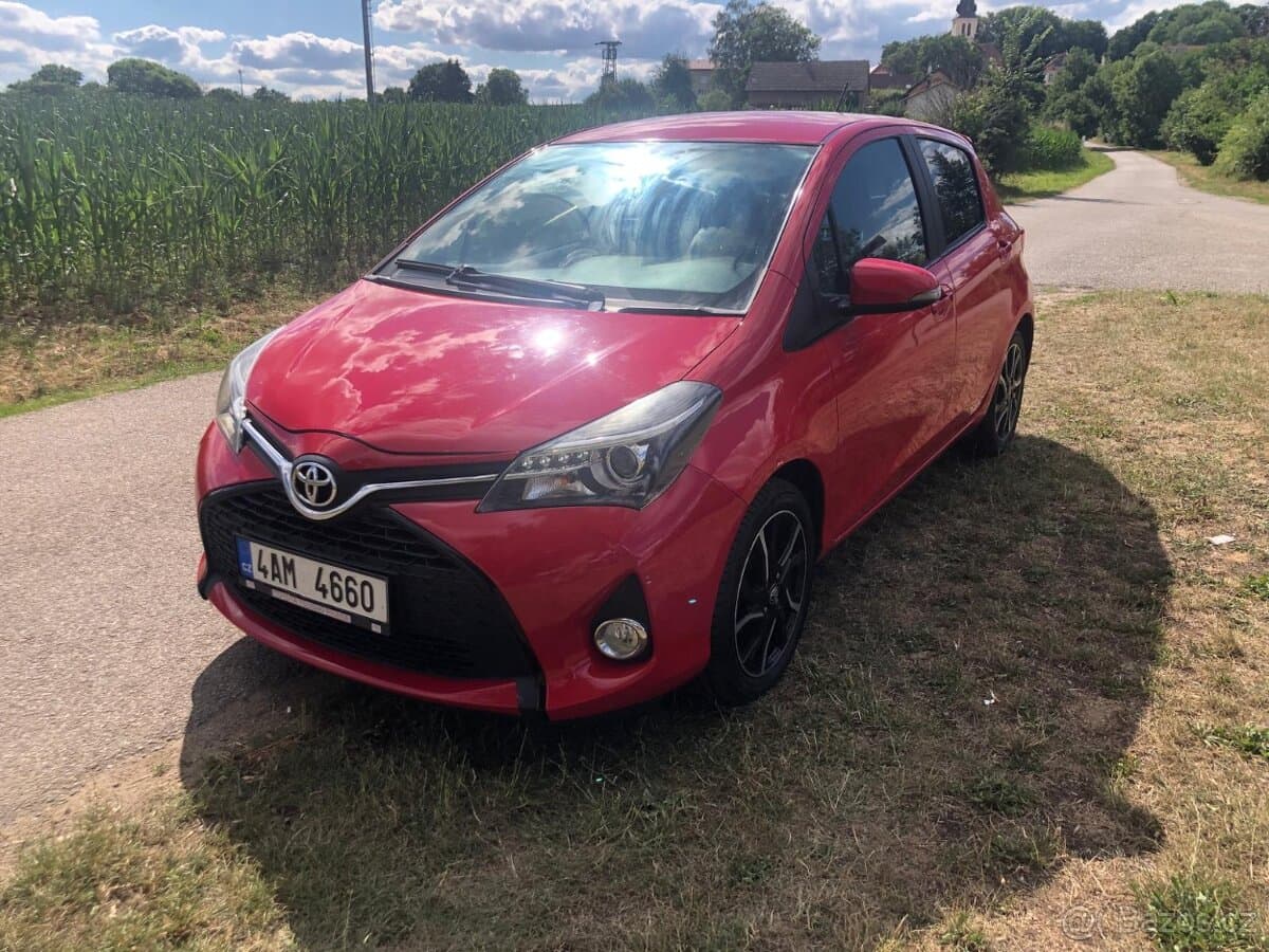 2015 Toyota YARIS - 9