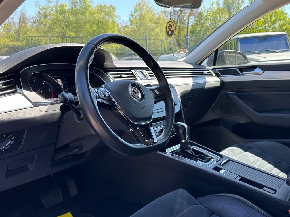 2016 Volkswagen PASSAT - 9