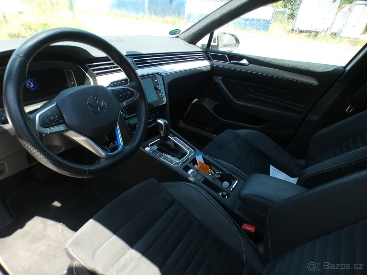 2020 Volkswagen PASSAT - 9