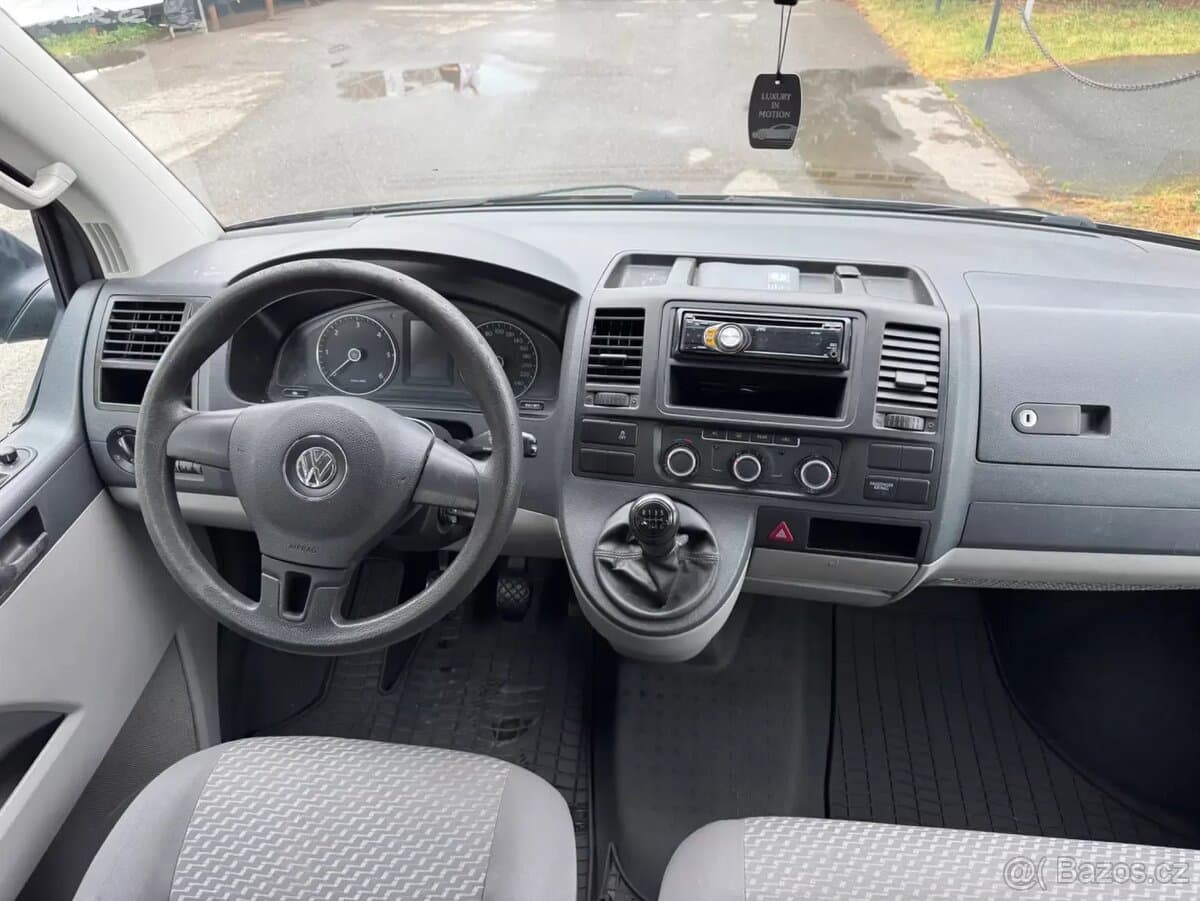 2010 Volkswagen CARAVELLE - 9