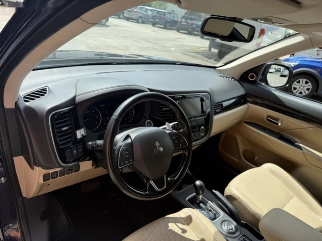 2016 Mitsubishi OUTLANDER - 9