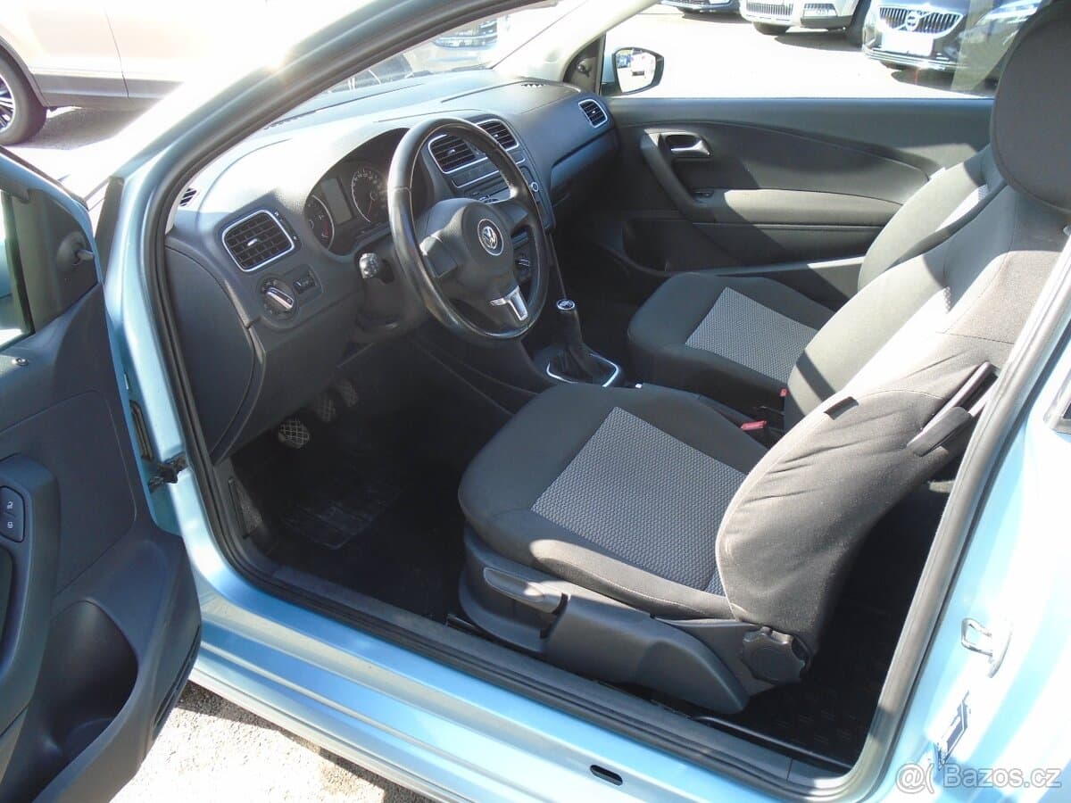 2011 Volkswagen POLO - 9