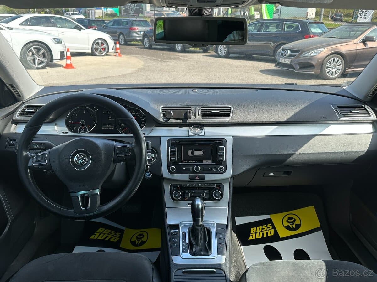 2011 Volkswagen PASSAT - 9
