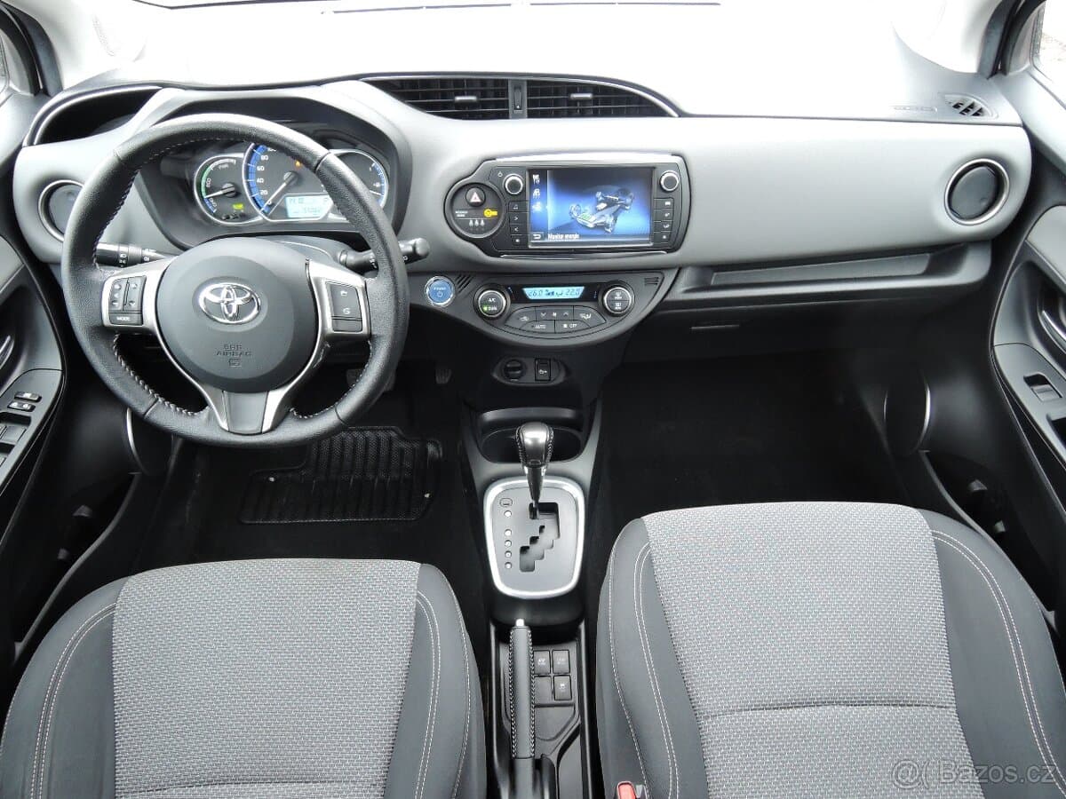 2015 Toyota YARIS - 9