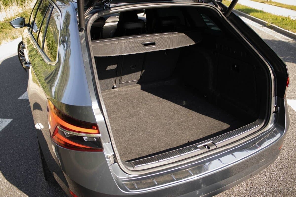 2019 Škoda SUPERB - 9