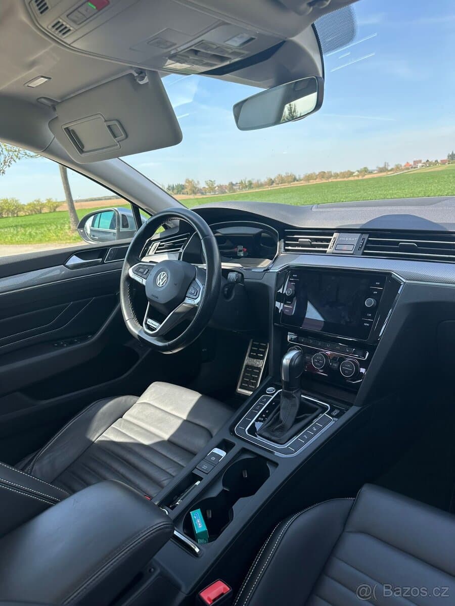 2020 Volkswagen PASSAT - 9