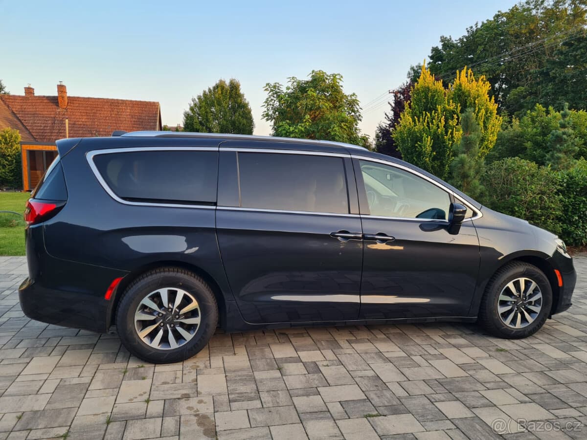 2021 Chrysler PACIFICA - 9
