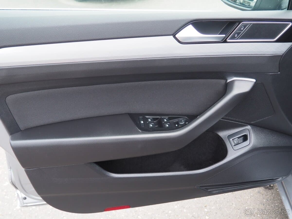 2020 Volkswagen PASSAT - 9