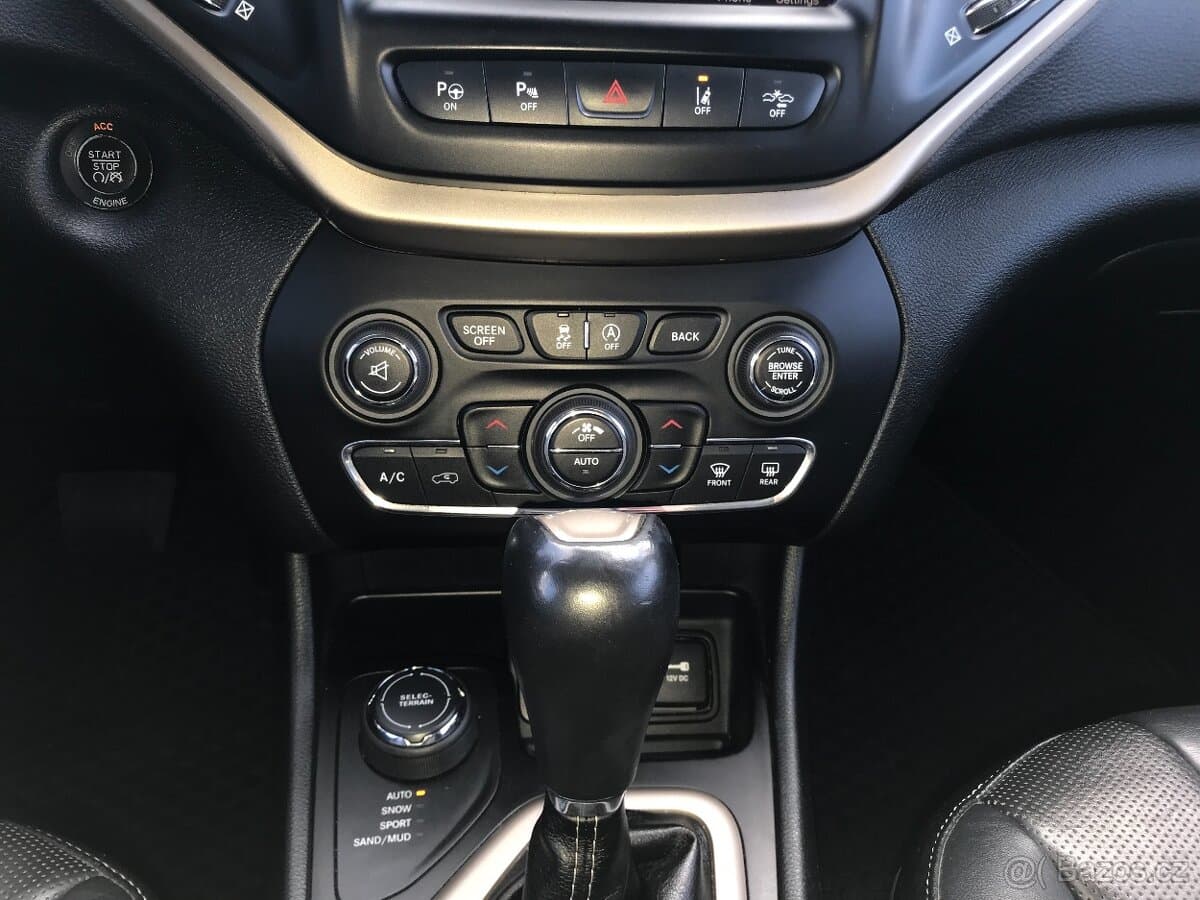 2015 Jeep CHEROKEE - 9