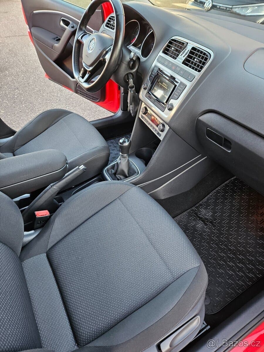2017 Volkswagen POLO - 9