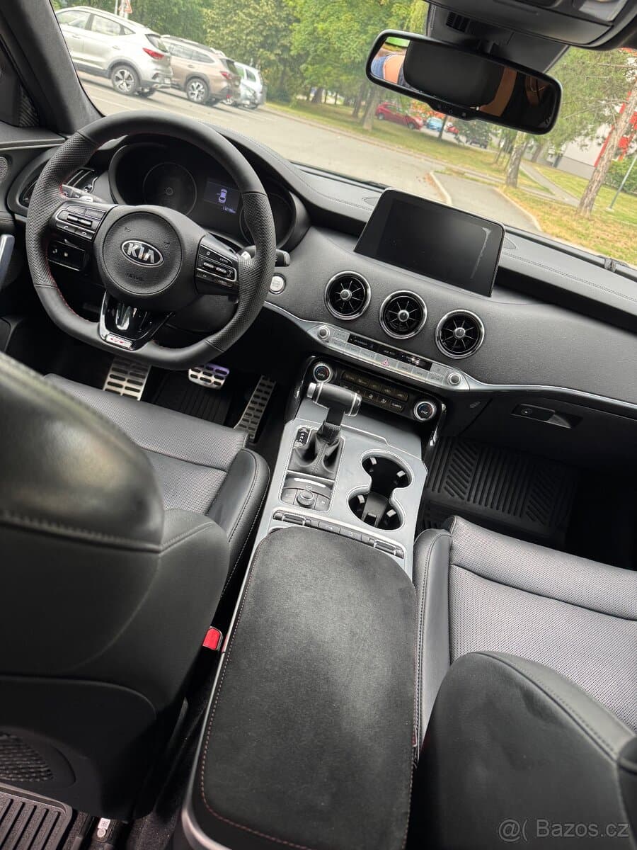 2018 Kia STINGER - 9