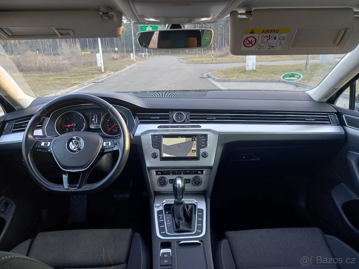 2015 Volkswagen PASSAT - 9