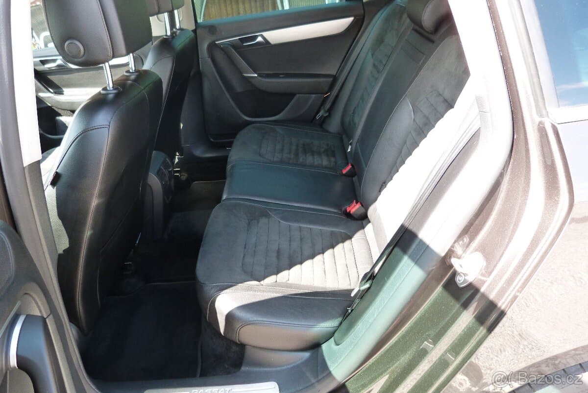 2012 Volkswagen PASSAT - 9