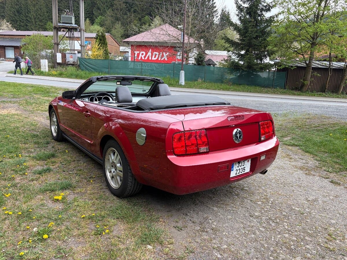 2007 Ford MUSTANG - 9