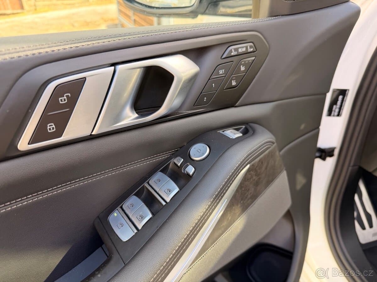 2023 BMW X7 - 9