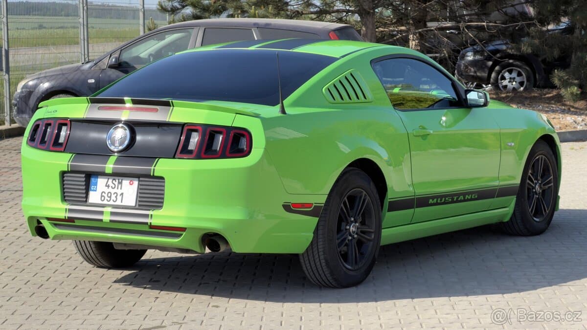 2013 Ford MUSTANG - 9