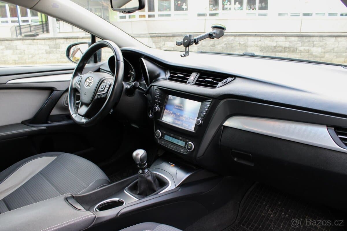 2015 Toyota AVENSIS - 9