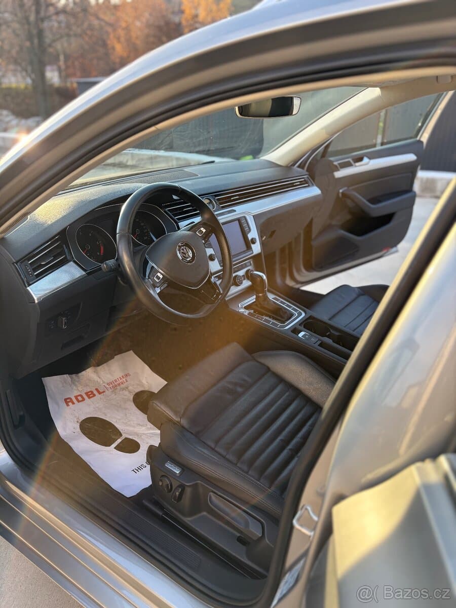 2015 Volkswagen PASSAT - 9
