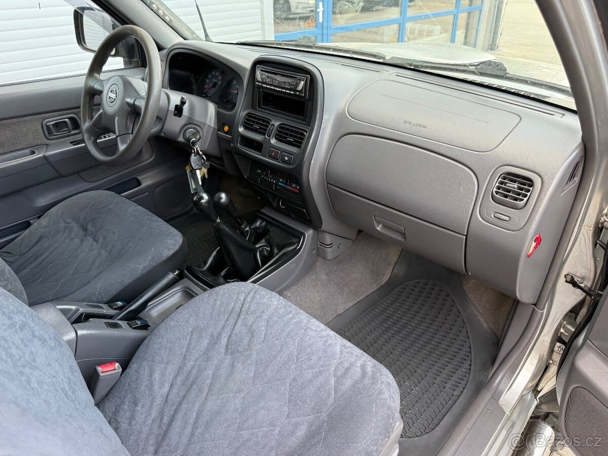 2005 Nissan NAVARA - 9