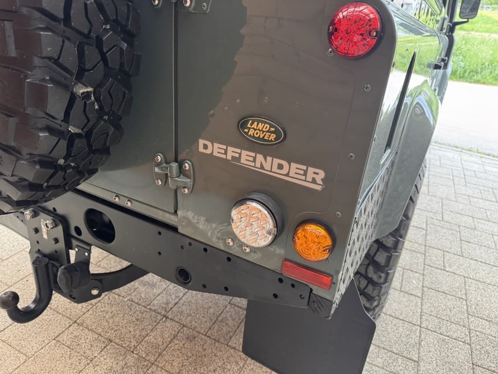 2010 Land Rover DEFENDER - 9