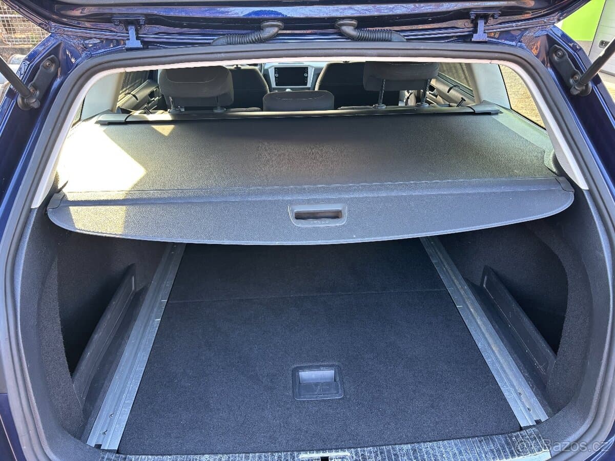 2018 Volkswagen PASSAT - 9