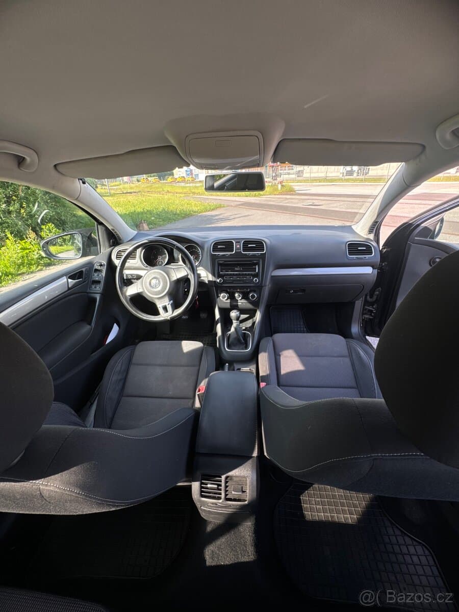 2010 Volkswagen GOLF - 9