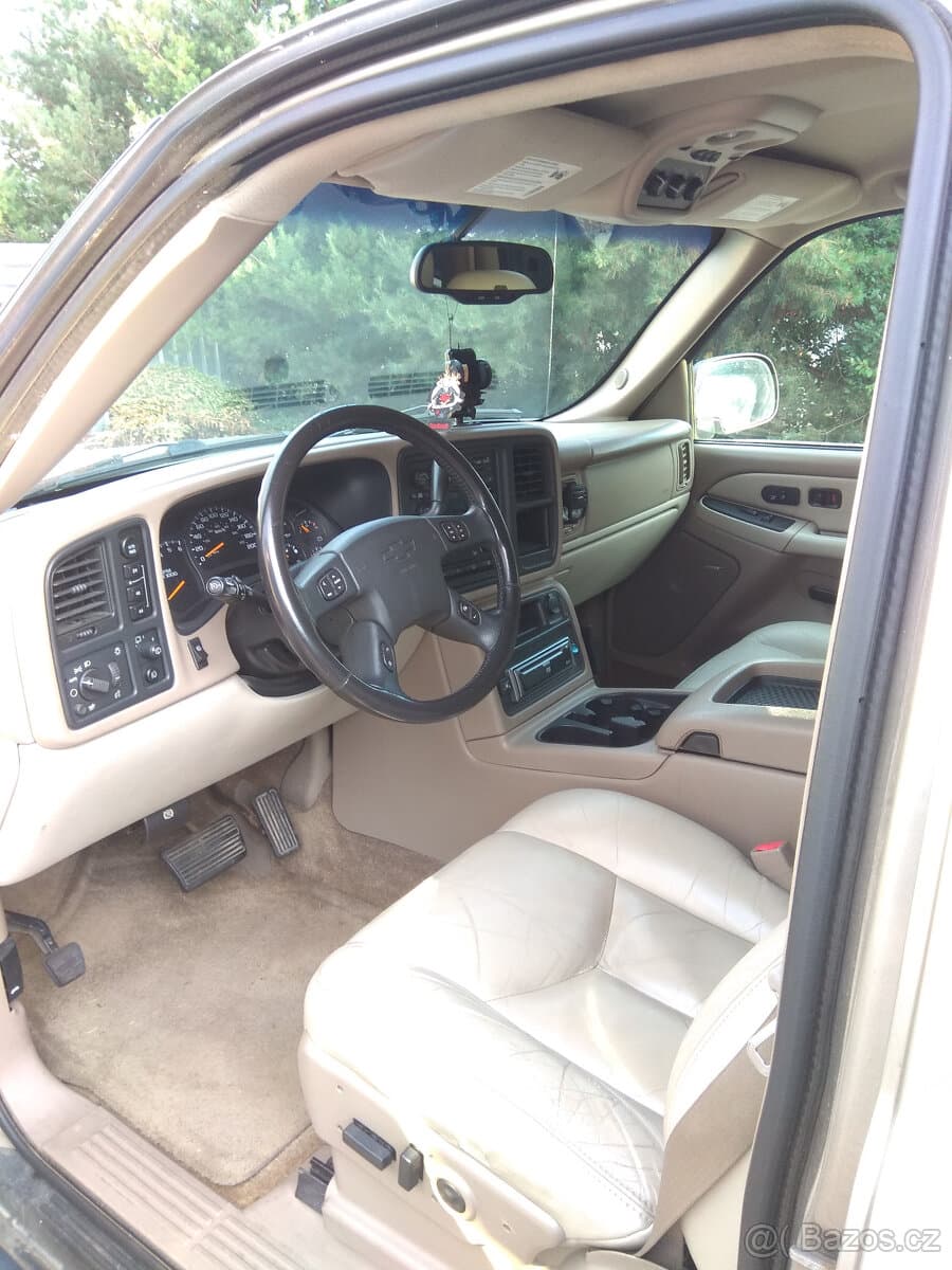 2003 Chevrolet SUBURBAN - 9