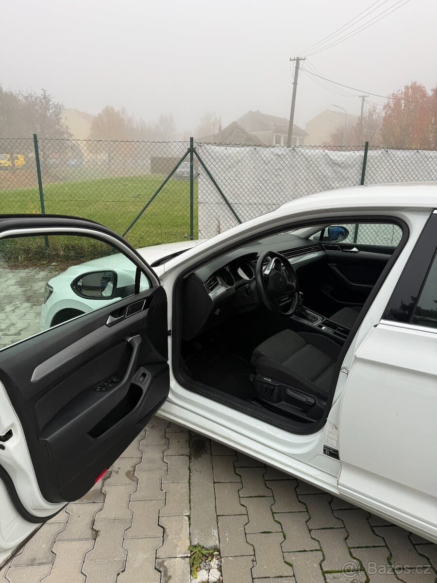 2020 Volkswagen PASSAT - 9