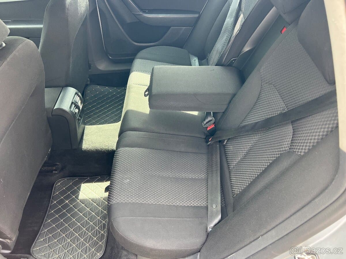 2011 Volkswagen PASSAT - 9